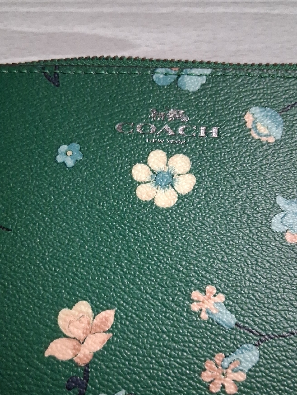 Nwt Coach Green Floral Wristlet Clutch with Detachable Strap. Firm Price - Picture 9 of 9